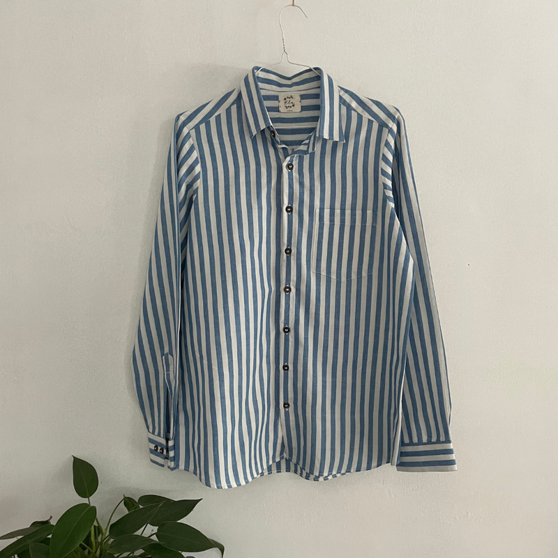 The Boyfriend Shirt in Blue Striped Handloom